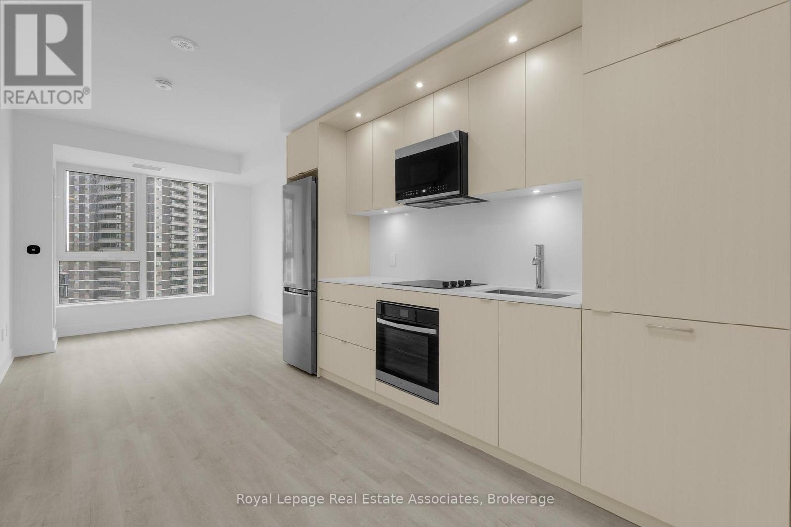 805 - 60 CENTRAL PARK ROADWAY - Photo 2 of 23, Toronto (Islington-City Centre West), Ontario