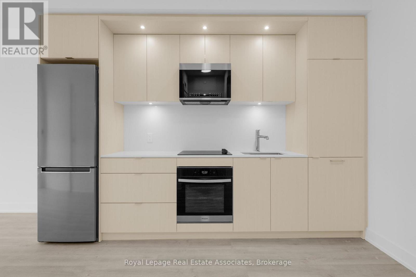 805 - 60 CENTRAL PARK ROADWAY - Photo 3 of 23, Toronto (Islington-City Centre West), Ontario