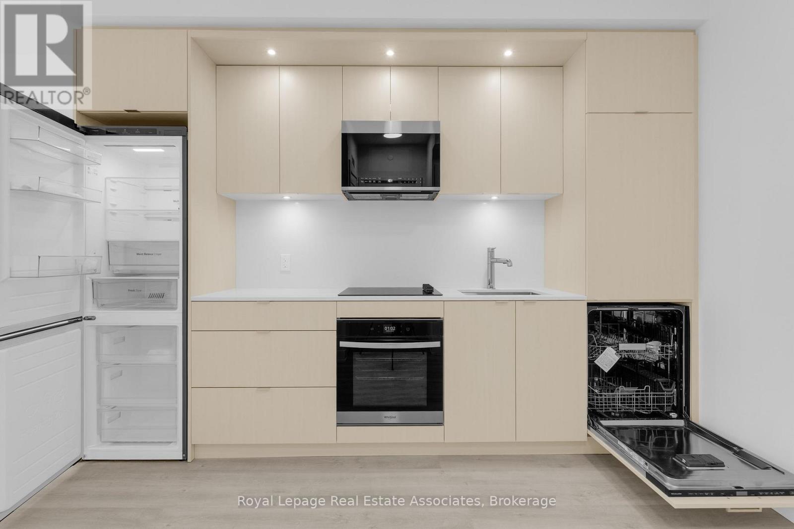 805 - 60 CENTRAL PARK ROADWAY - Photo 4 of 23, Toronto (Islington-City Centre West), Ontario