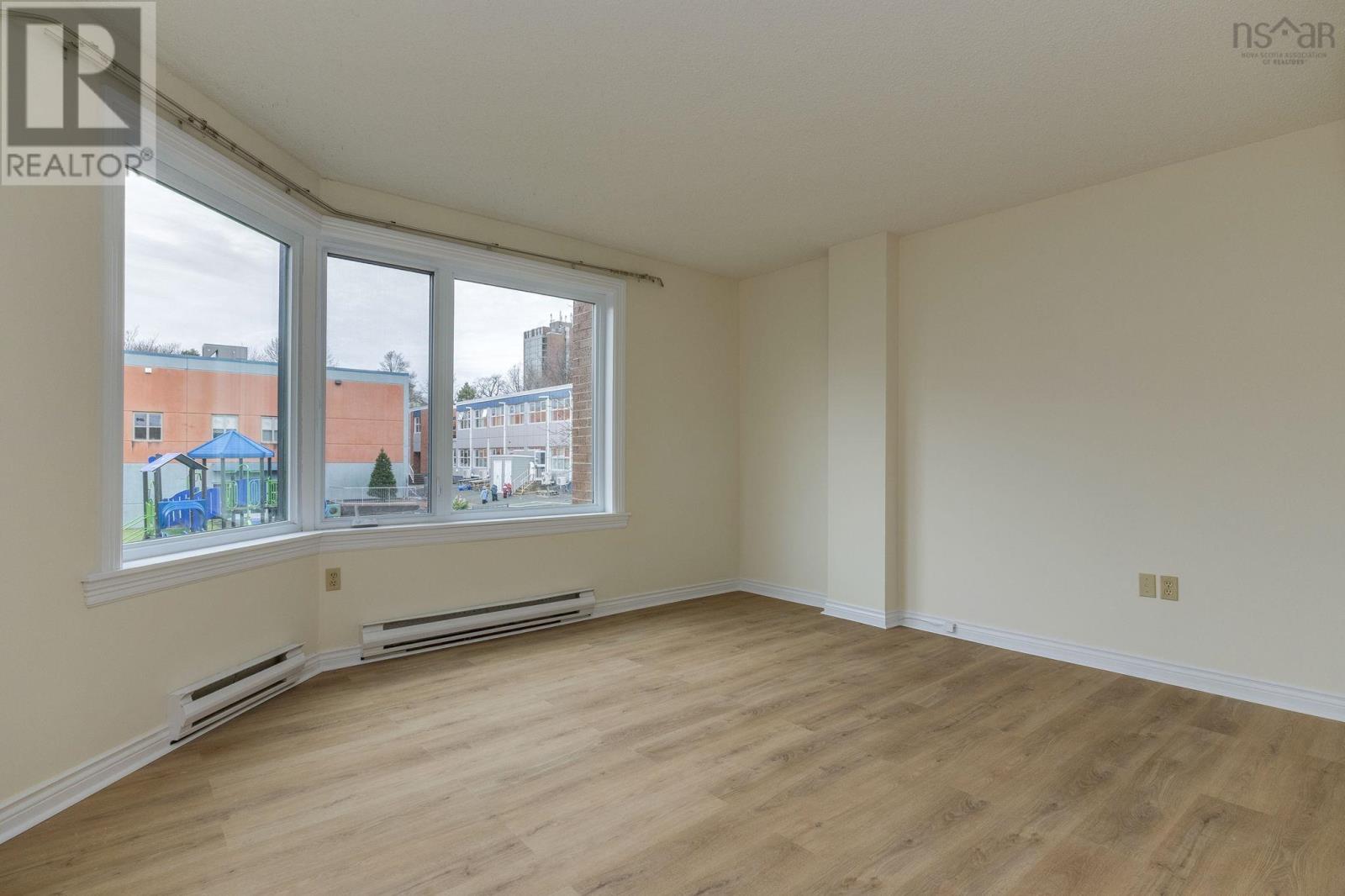 Property 12 of 30 of 110 1350 Oxford Street