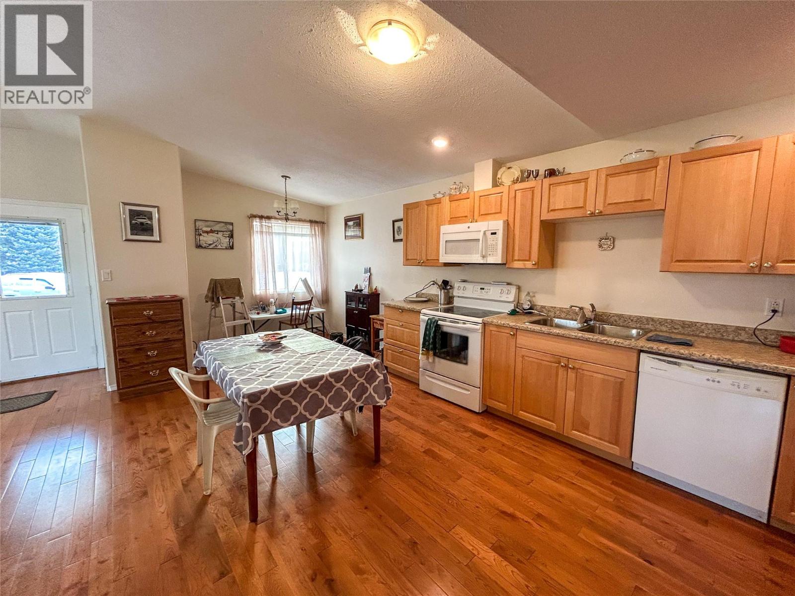 416 Sayward Avenue, Salmo