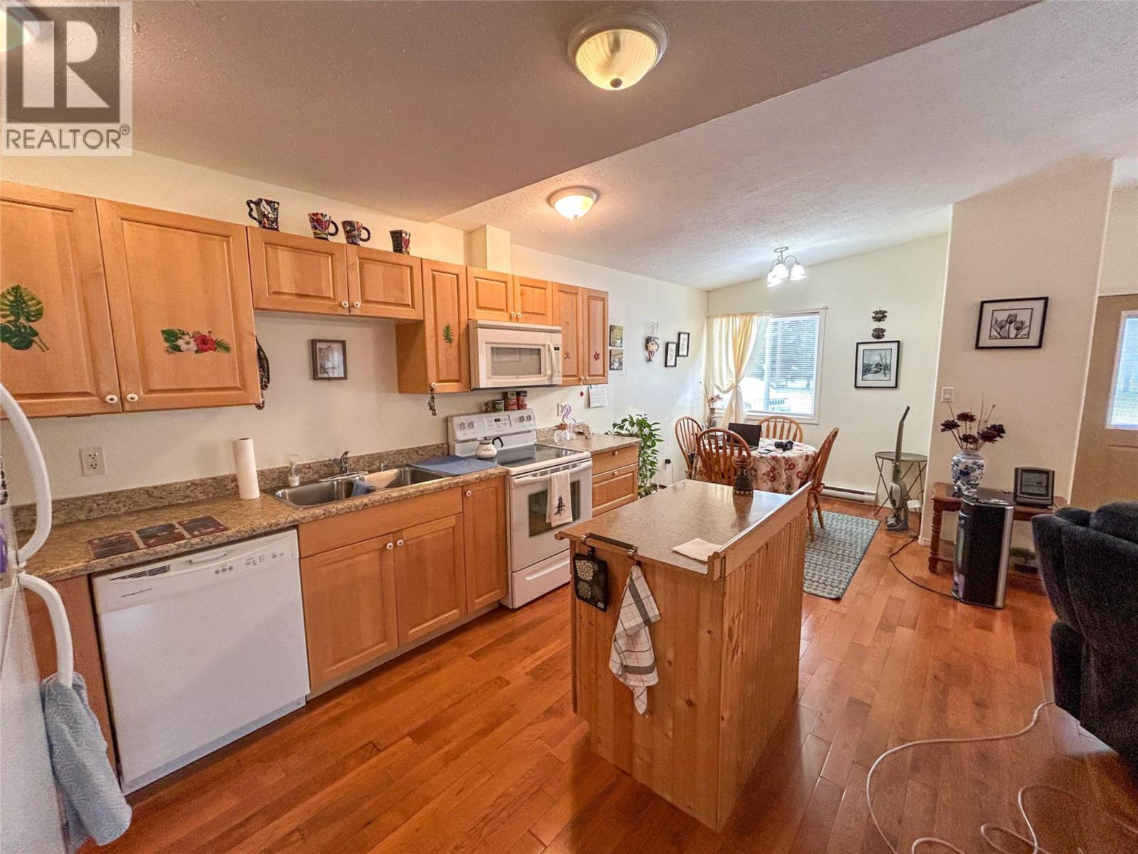 416 Sayward Avenue, Salmo