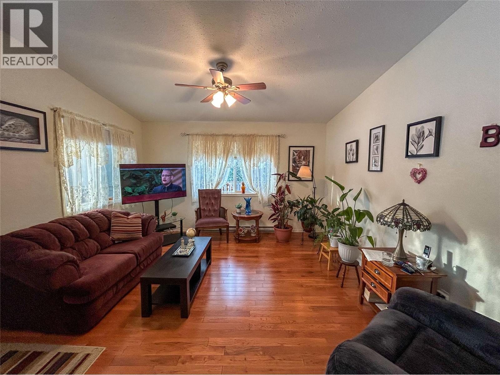 416 Sayward Avenue, Salmo