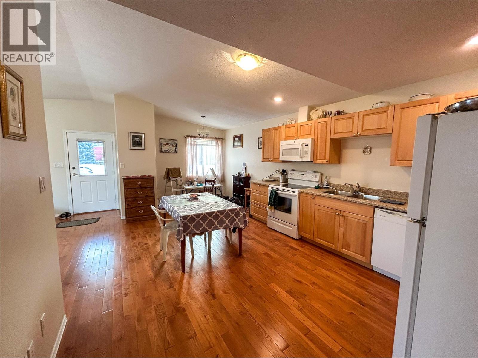 416 Sayward Avenue, Salmo