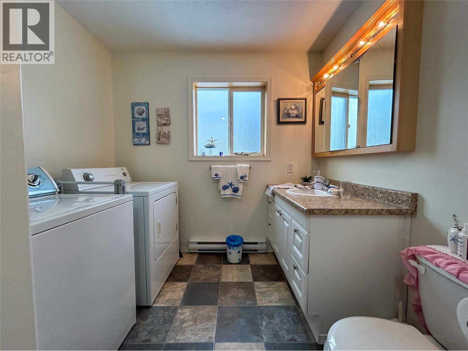 416 Sayward Avenue, Salmo