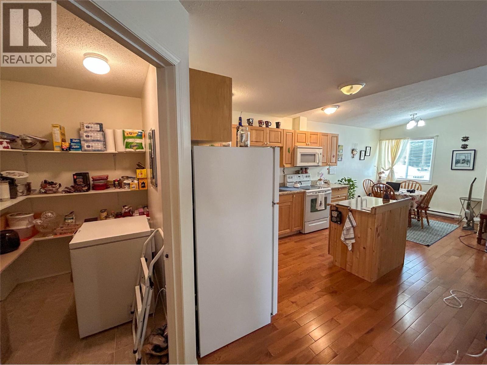 416 Sayward Avenue, Salmo