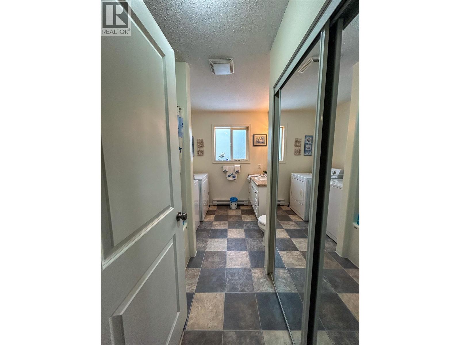 416 Sayward Avenue, Salmo