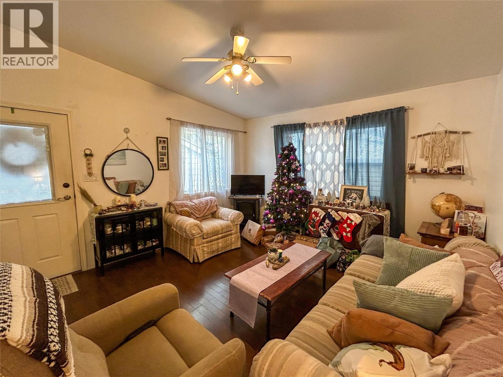 416 Sayward Avenue, Salmo