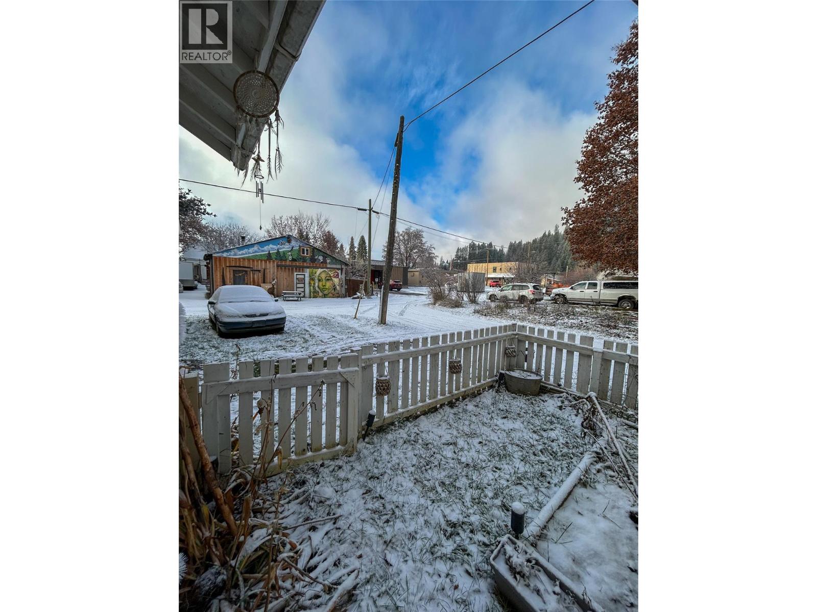 416 Sayward Avenue, Salmo