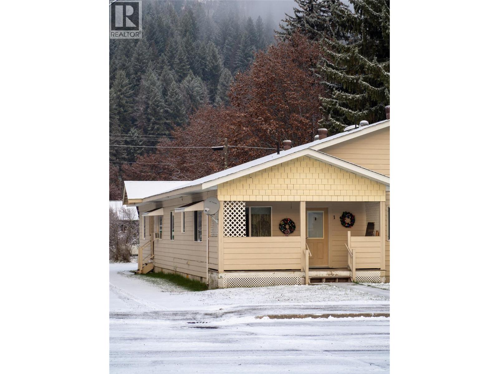 416 Sayward Avenue, Salmo