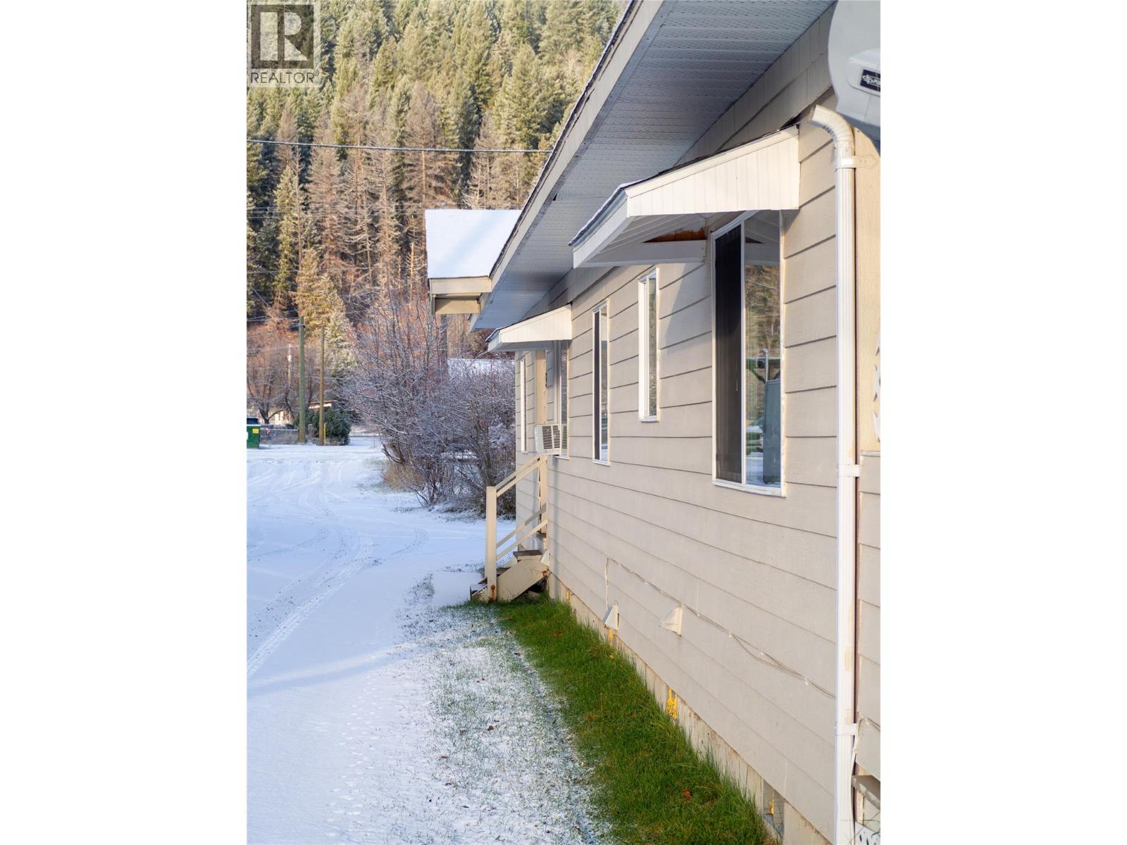 416 Sayward Avenue, Salmo