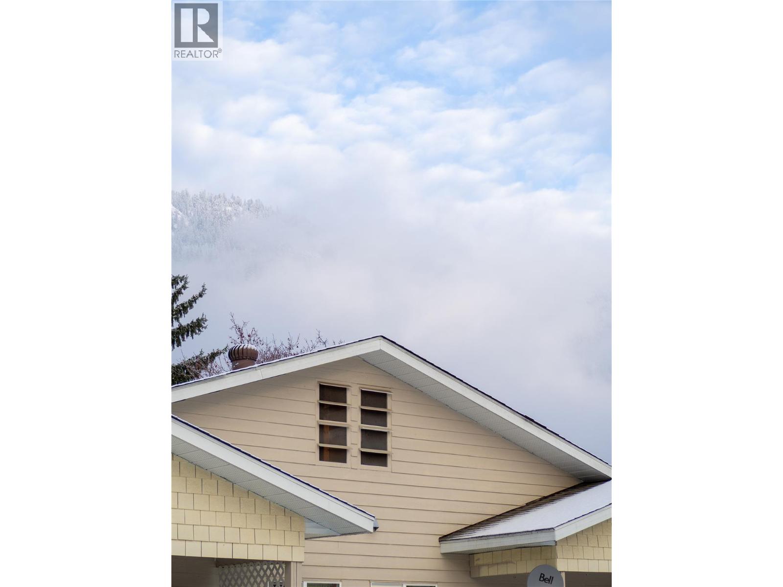 416 Sayward Avenue, Salmo