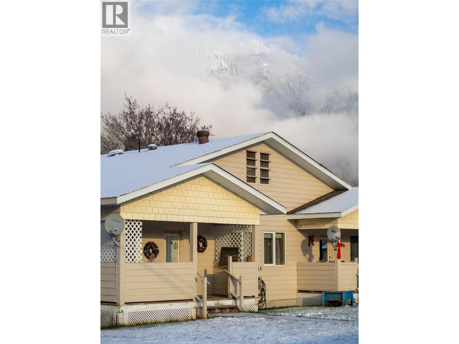 416 Sayward Avenue, Salmo