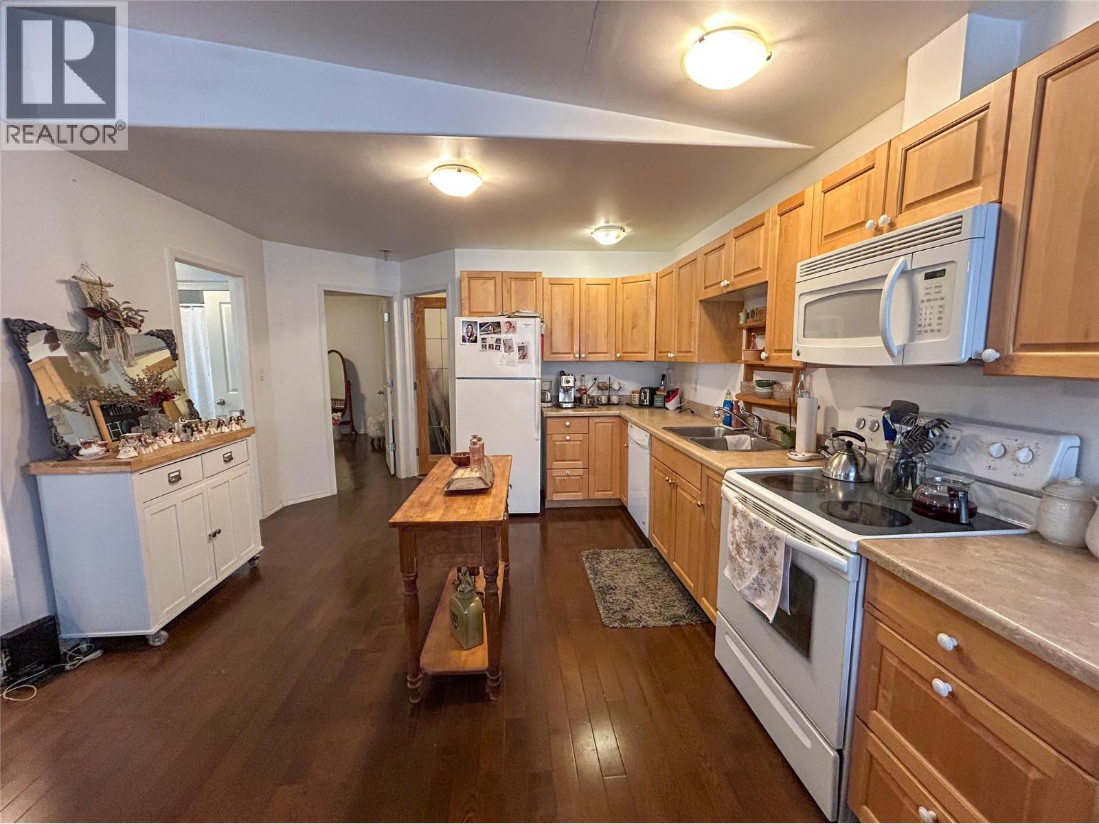 416 Sayward Avenue, Salmo