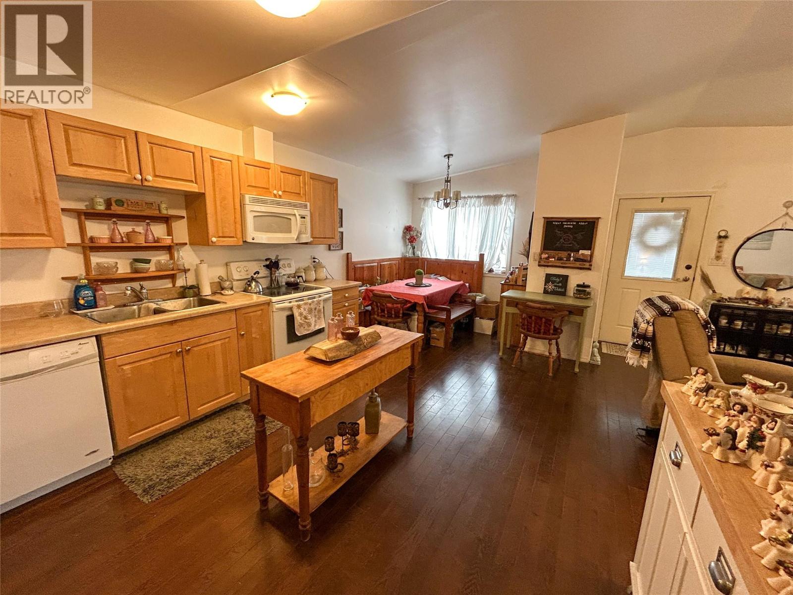 416 Sayward Avenue, Salmo