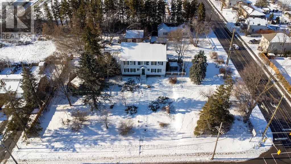 173 LINDSAY STREET S - 1