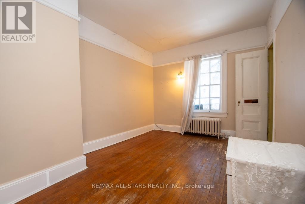 173 LINDSAY STREET S - 35