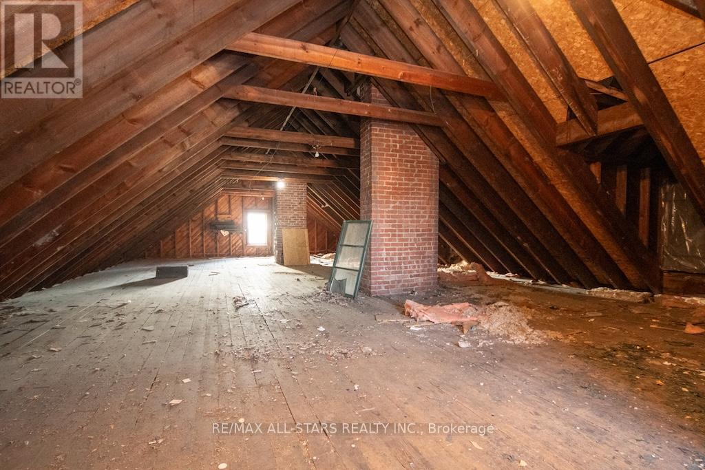 173 LINDSAY STREET S - 39