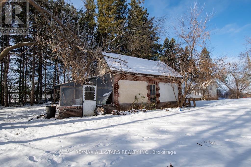173 LINDSAY STREET S - 41