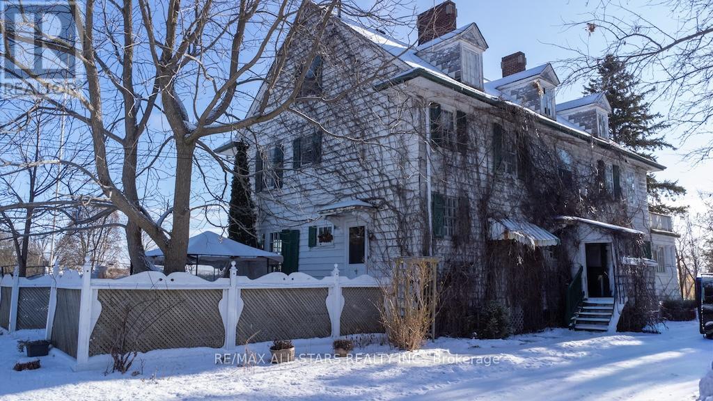 173 LINDSAY STREET S - 44
