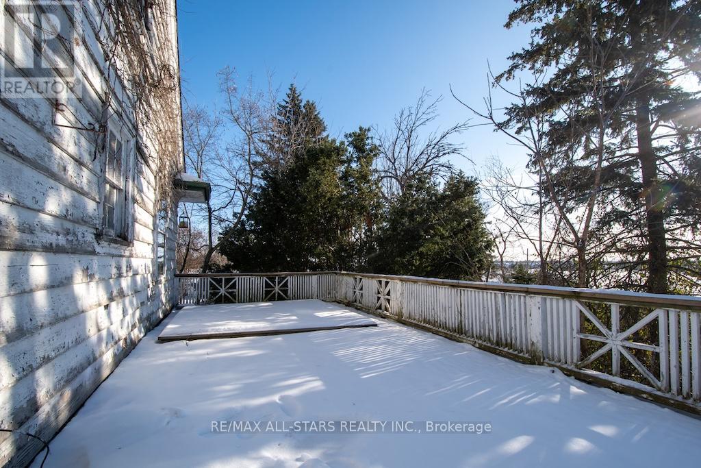 173 LINDSAY STREET S - 46