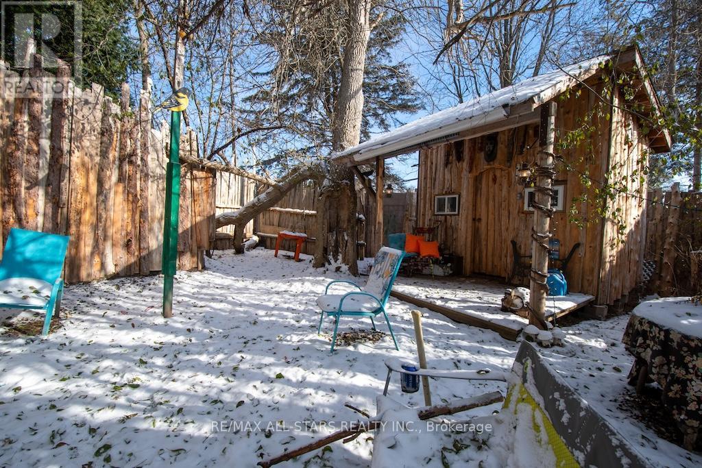 173 LINDSAY STREET S - 47