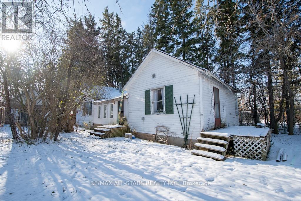 173 LINDSAY STREET S - 48