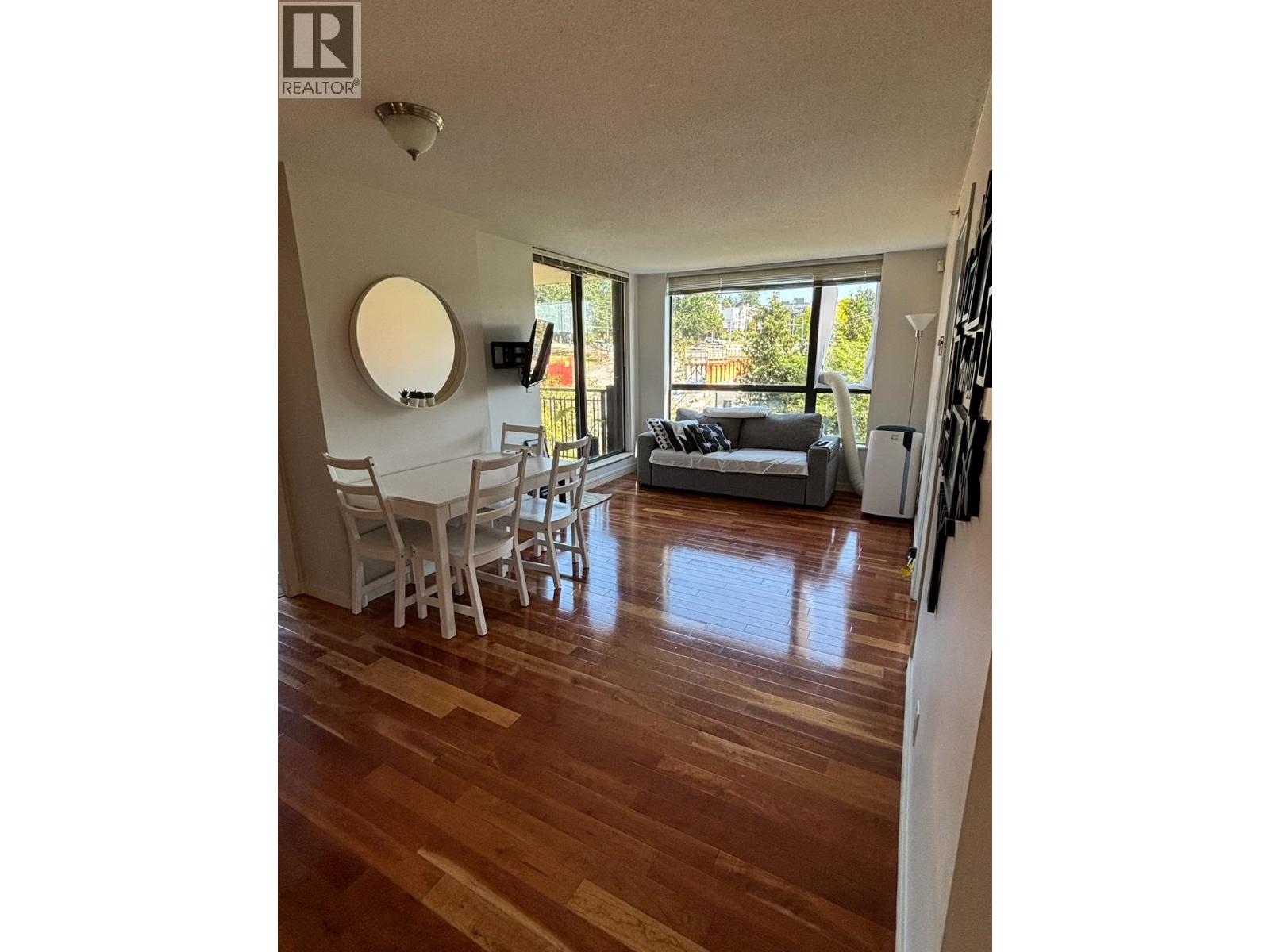 307 814 ROYAL AVENUE, New Westminster