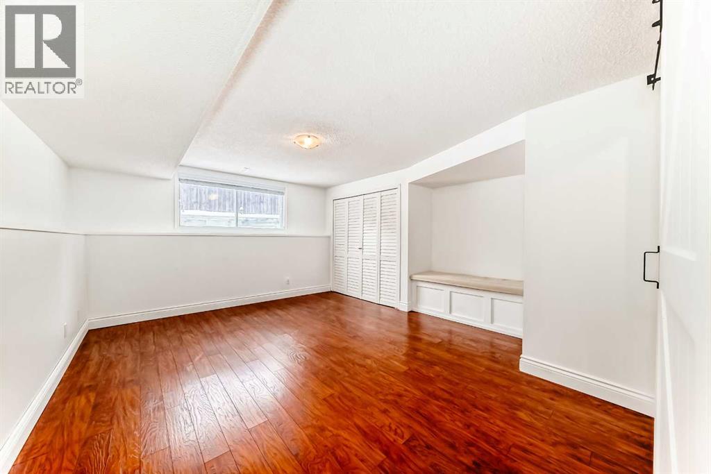 Single Family House 4 Level for Sale in  Sandstone Drive NW Sandstone Valley Calgary 