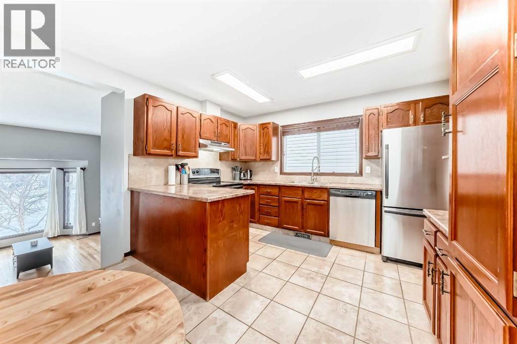 Single Family House 4 Level for Sale in  Sandstone Drive NW Sandstone Valley Calgary 