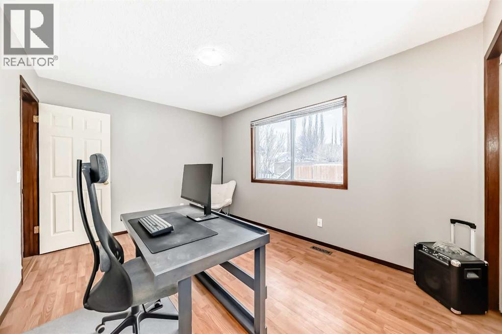 Single Family House 4 Level for Sale in  Sandstone Drive NW Sandstone Valley Calgary 