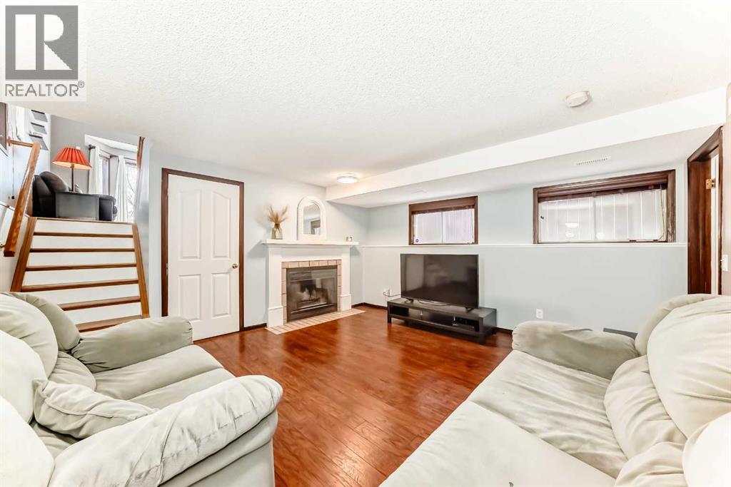 Single Family House 4 Level for Sale in  Sandstone Drive NW Sandstone Valley Calgary 