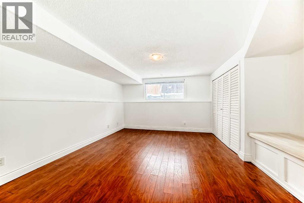 Single Family House 4 Level for Sale in  Sandstone Drive NW Sandstone Valley Calgary 