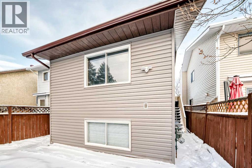Single Family House 4 Level for Sale in  Sandstone Drive NW Sandstone Valley Calgary 