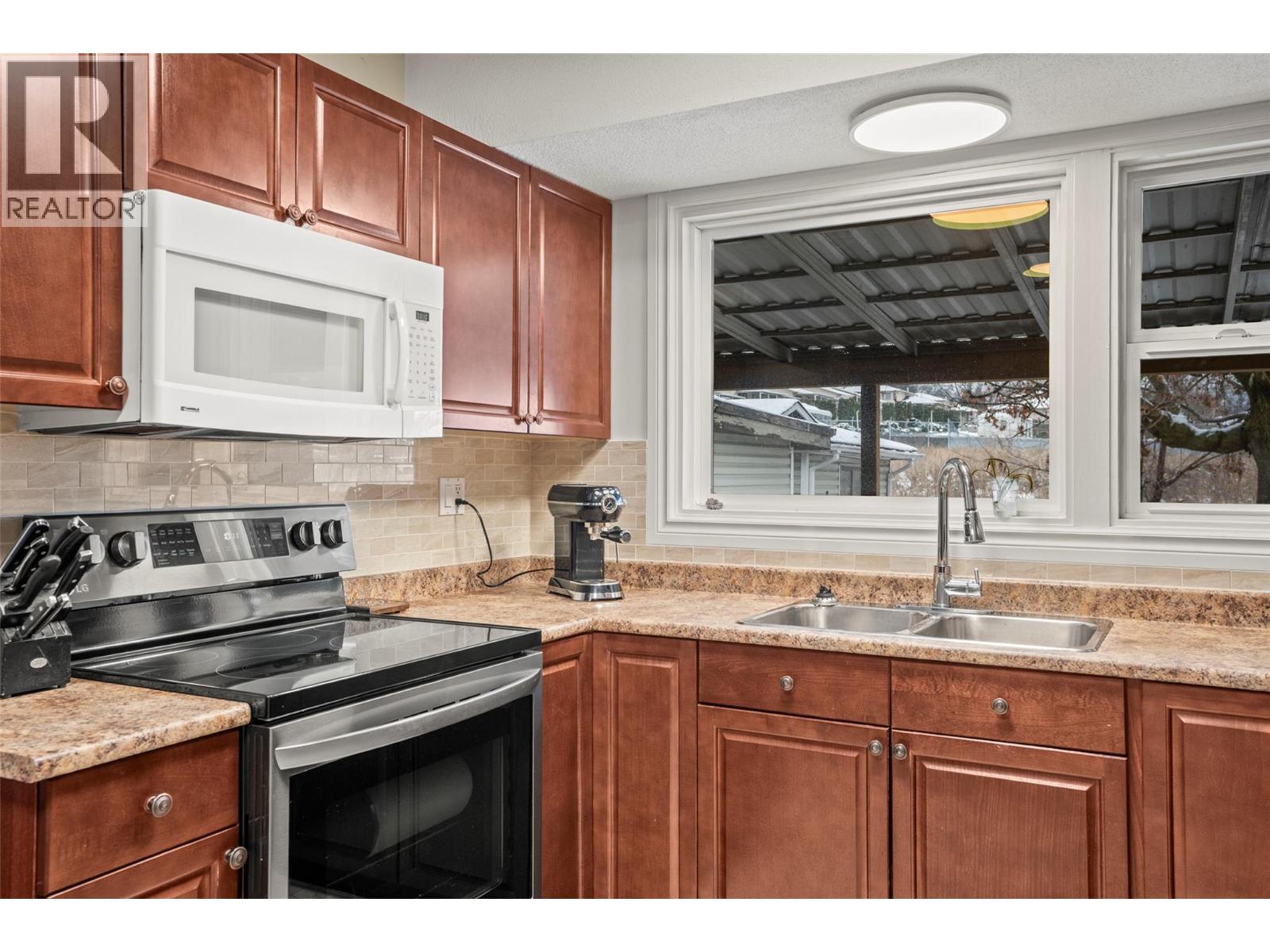  2102 41 Avenue, Vernon