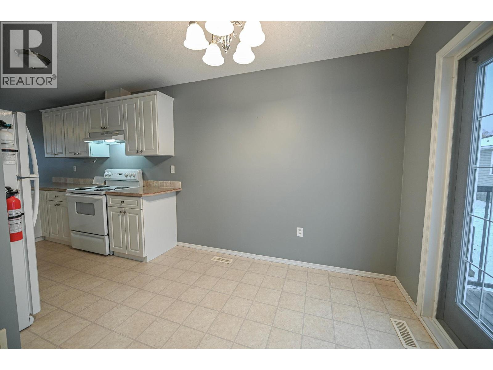 4866 Emerald Avenue, Canal Flats