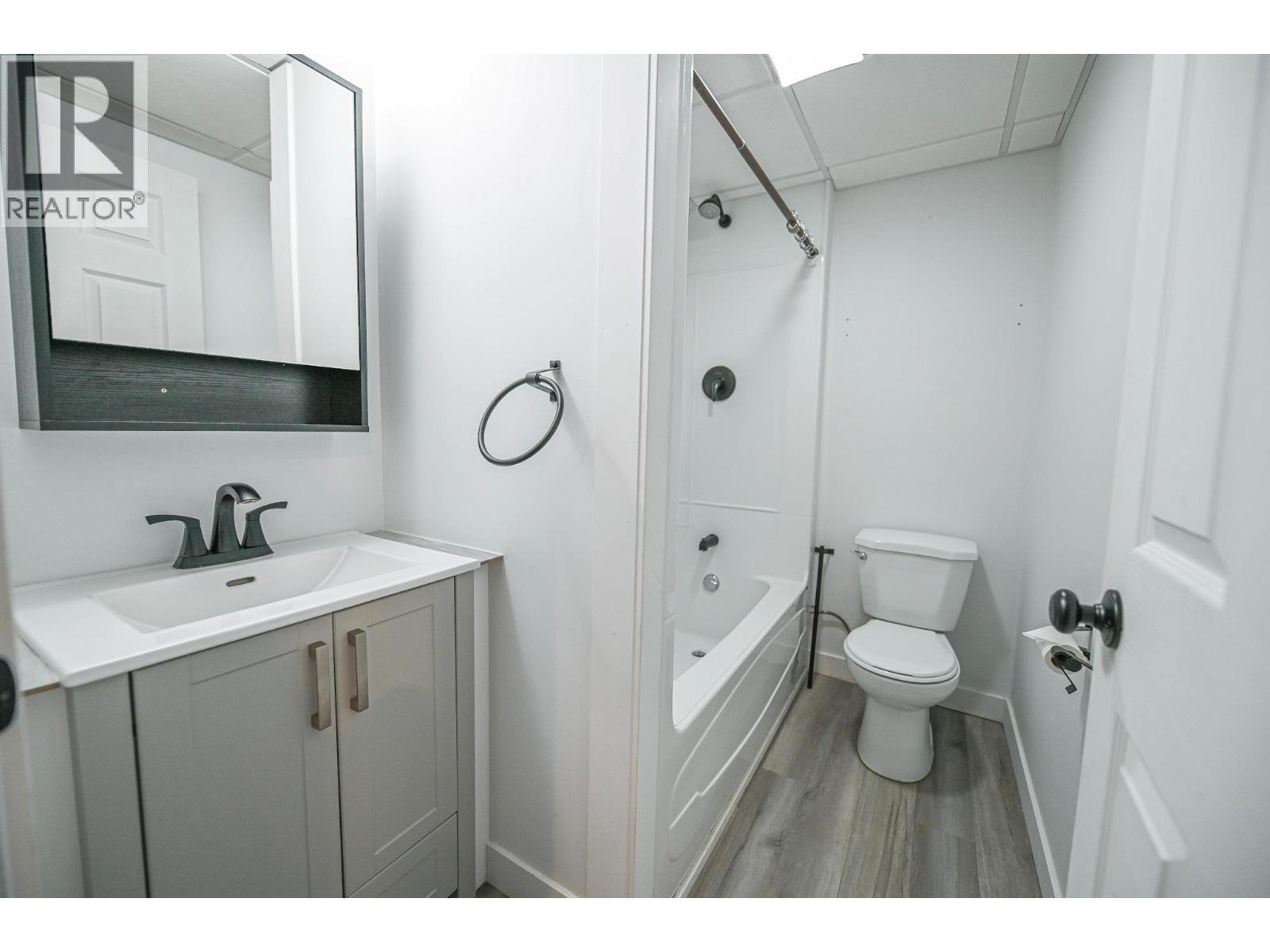 4866 Emerald Avenue, Canal Flats