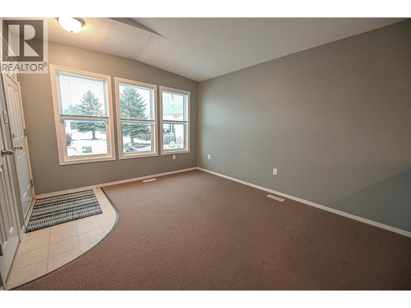 4866 Emerald Avenue, Canal Flats