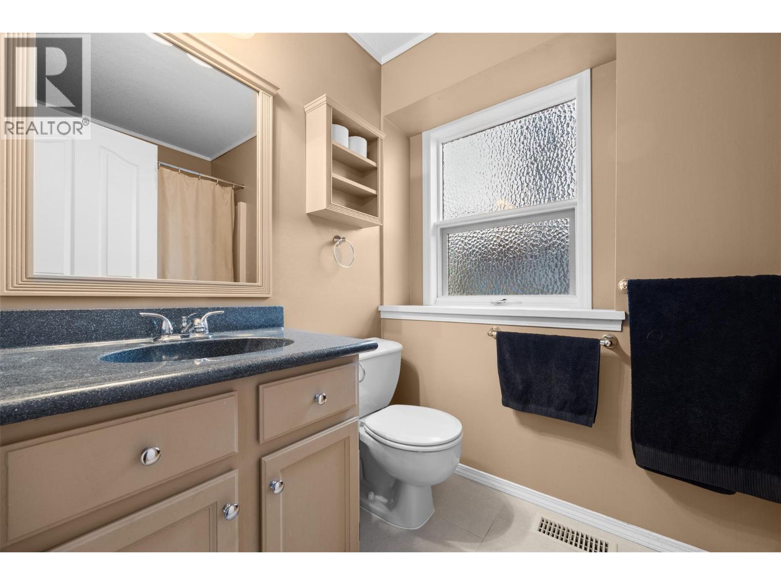  699 Saratoga Place, Kelowna