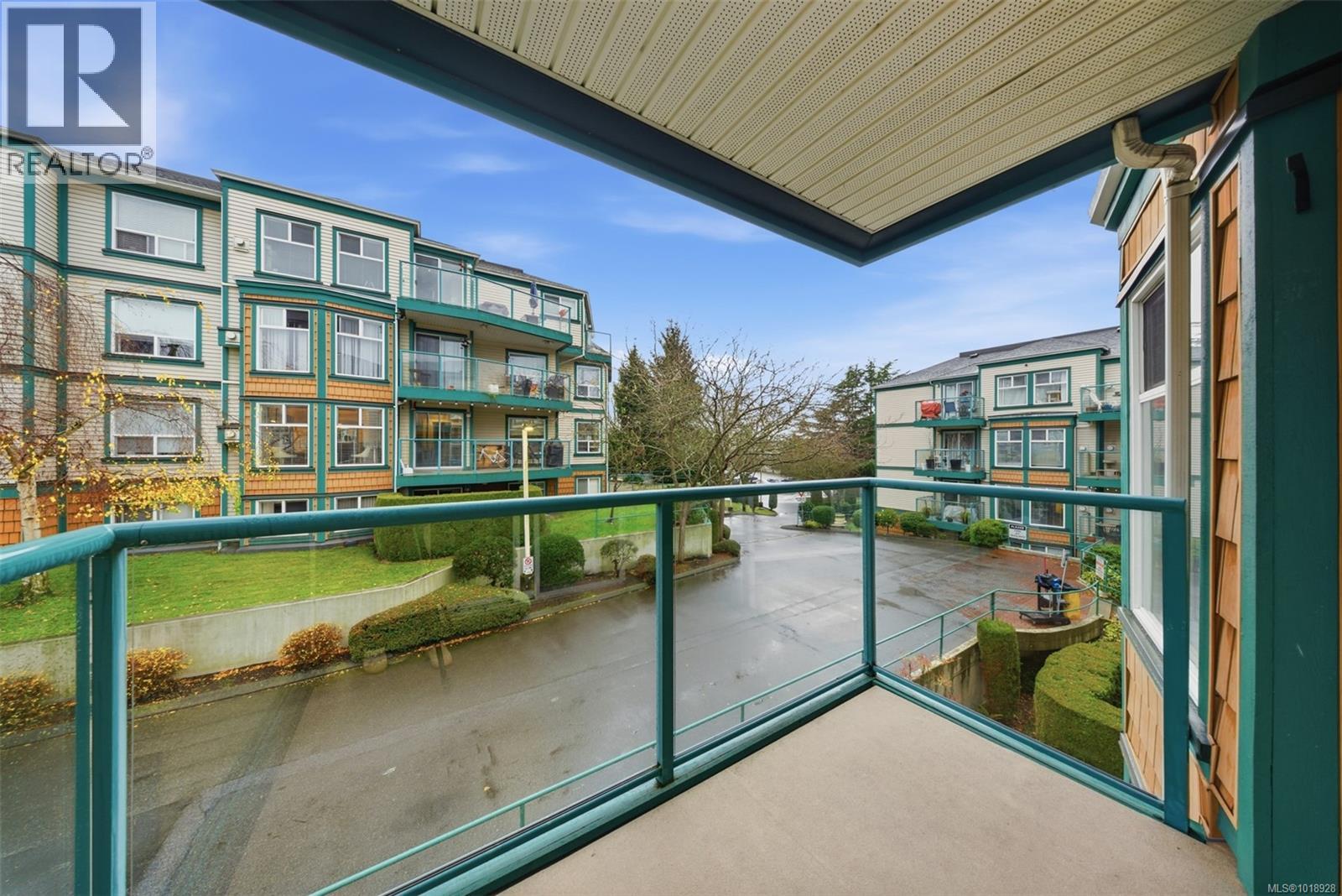 306 894 Vernon Ave, Saanich