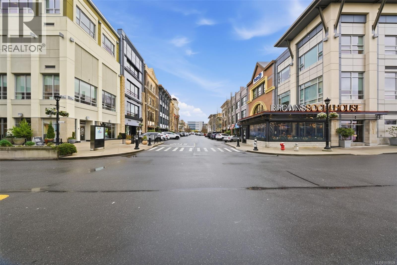 306 894 Vernon Ave, Saanich