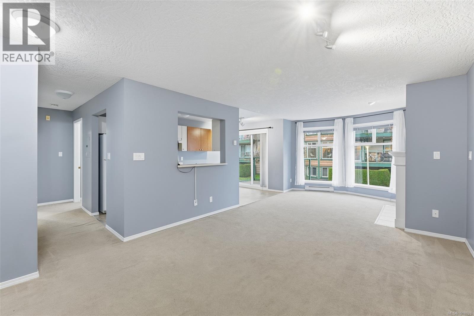 306 894 Vernon Ave, Saanich