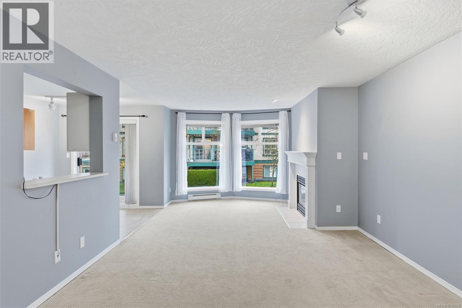 306 894 Vernon Ave, Saanich