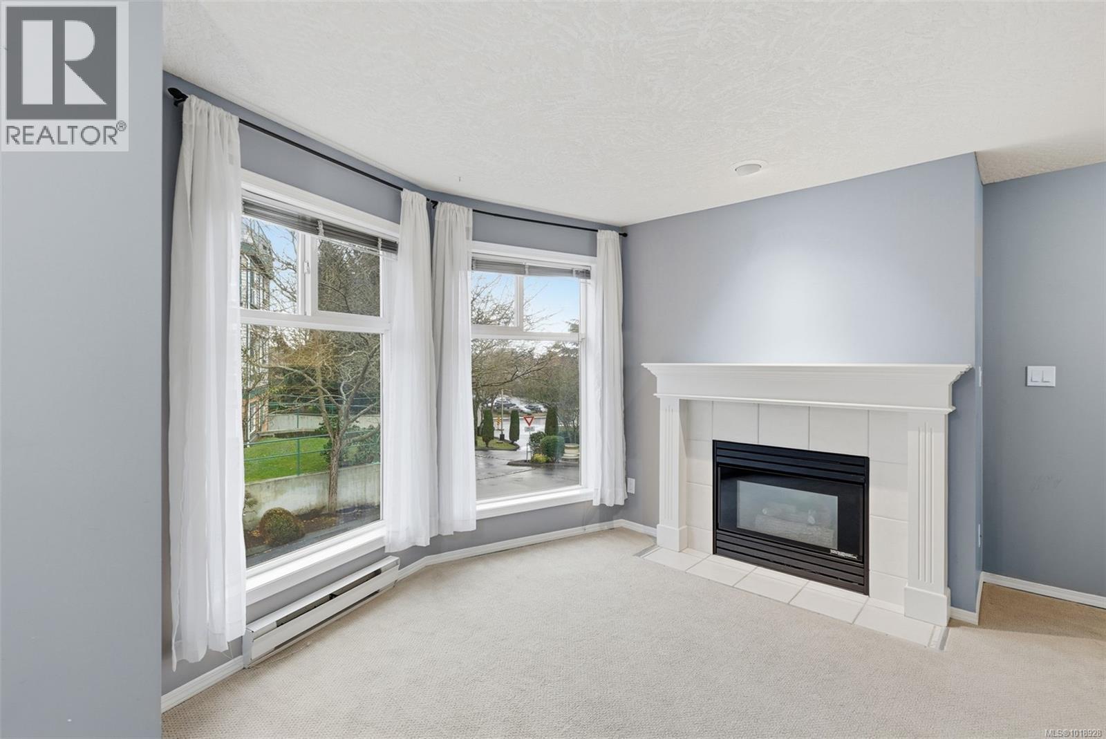 306 894 Vernon Ave, Saanich