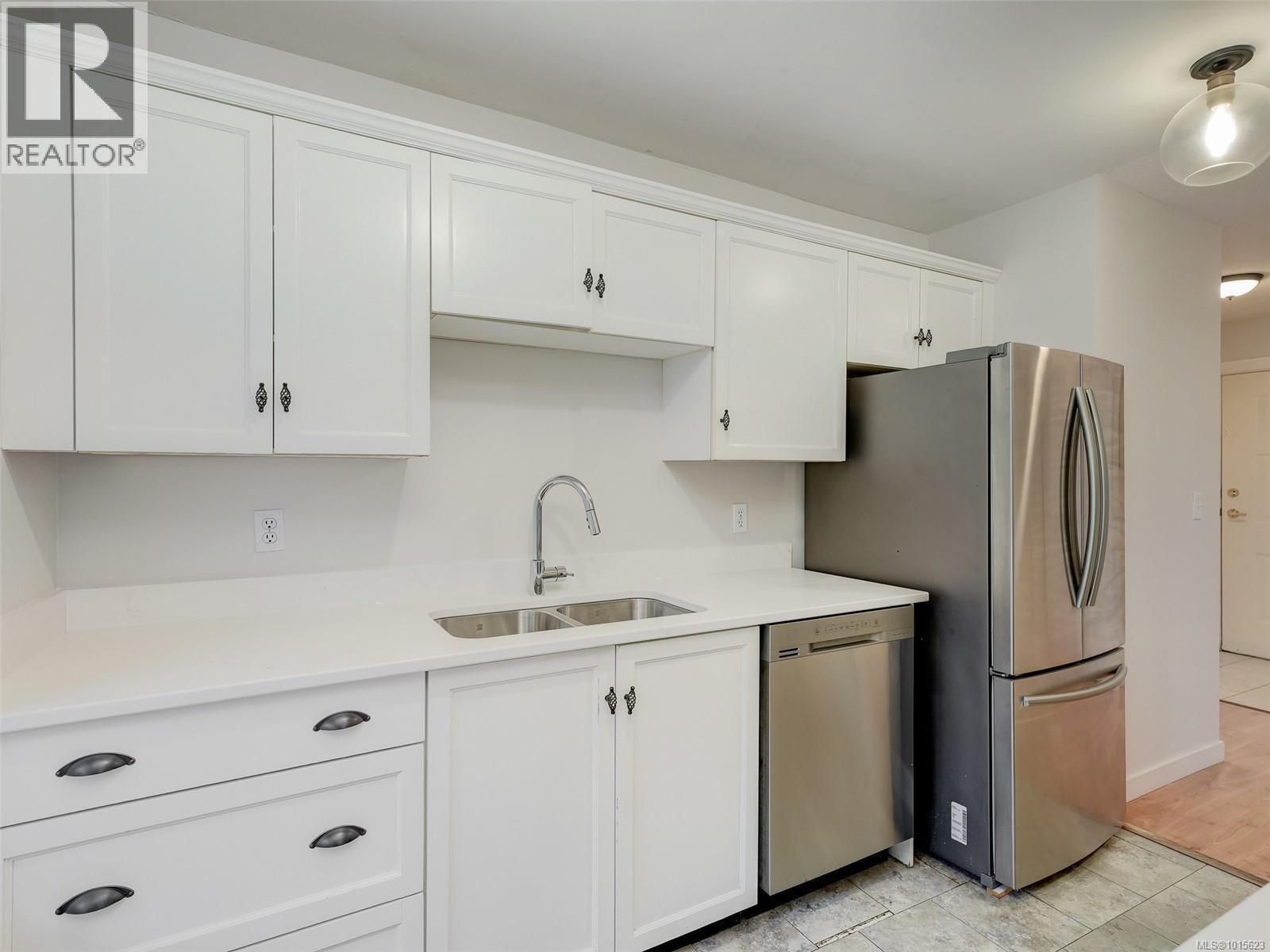 #302 1201 Hillside Ave - 11
