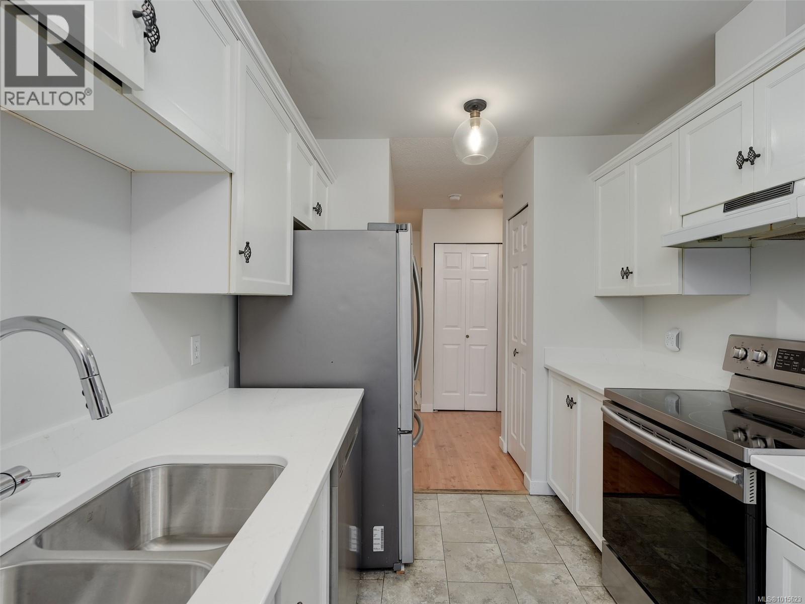 302 1201 Hillside Avenue, Victoria