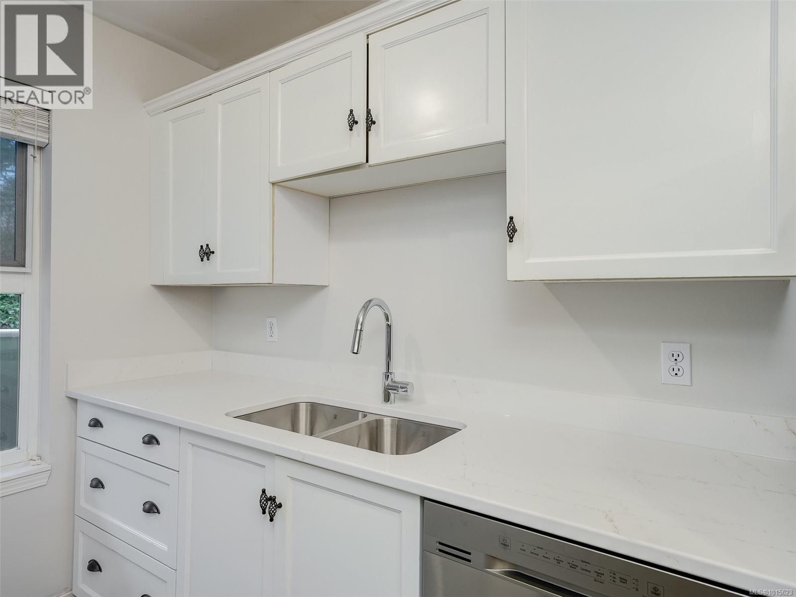 #302 1201 Hillside Ave - 14
