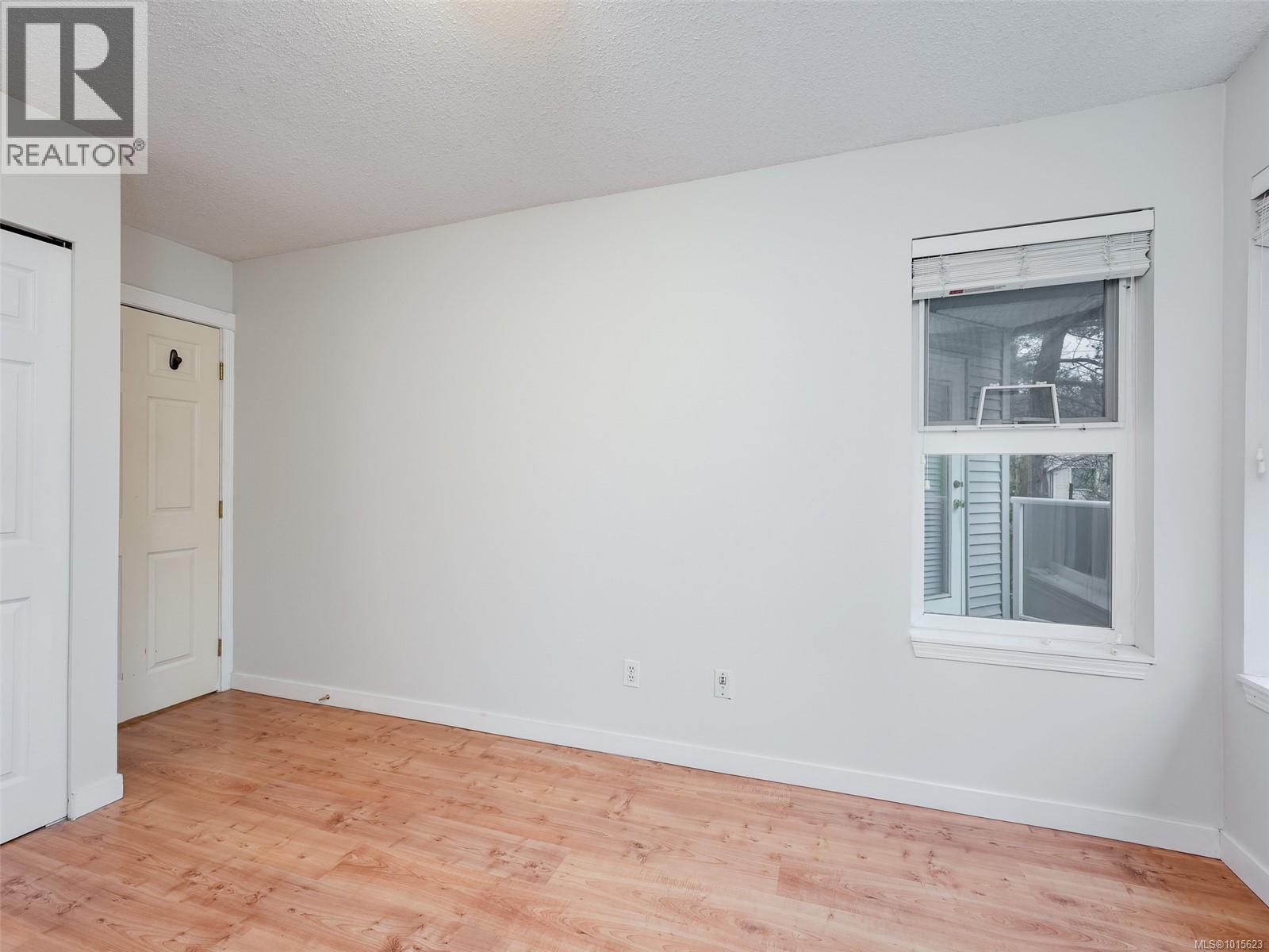 302 1201 Hillside Avenue, Victoria