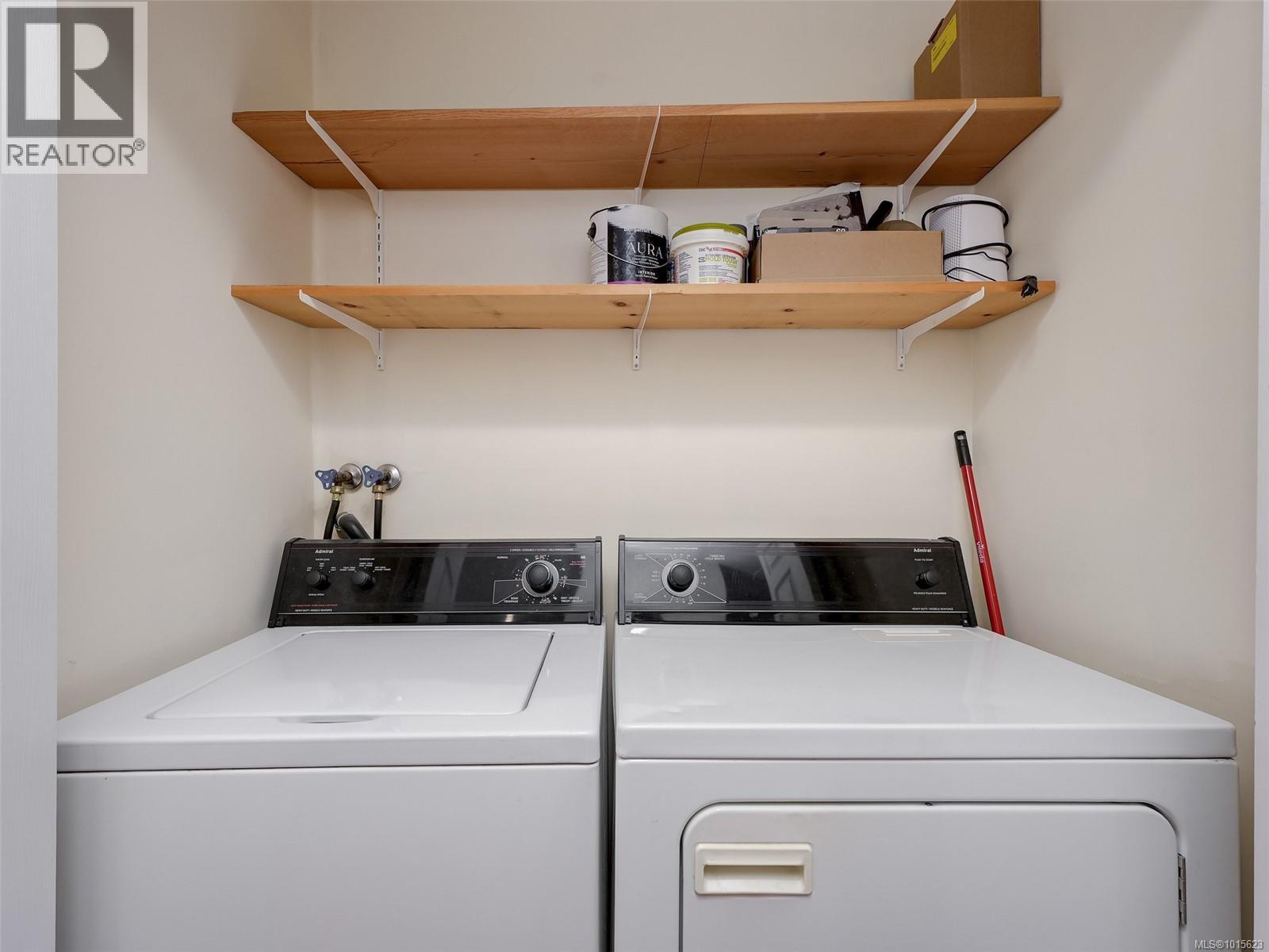 302 1201 Hillside Avenue, Victoria