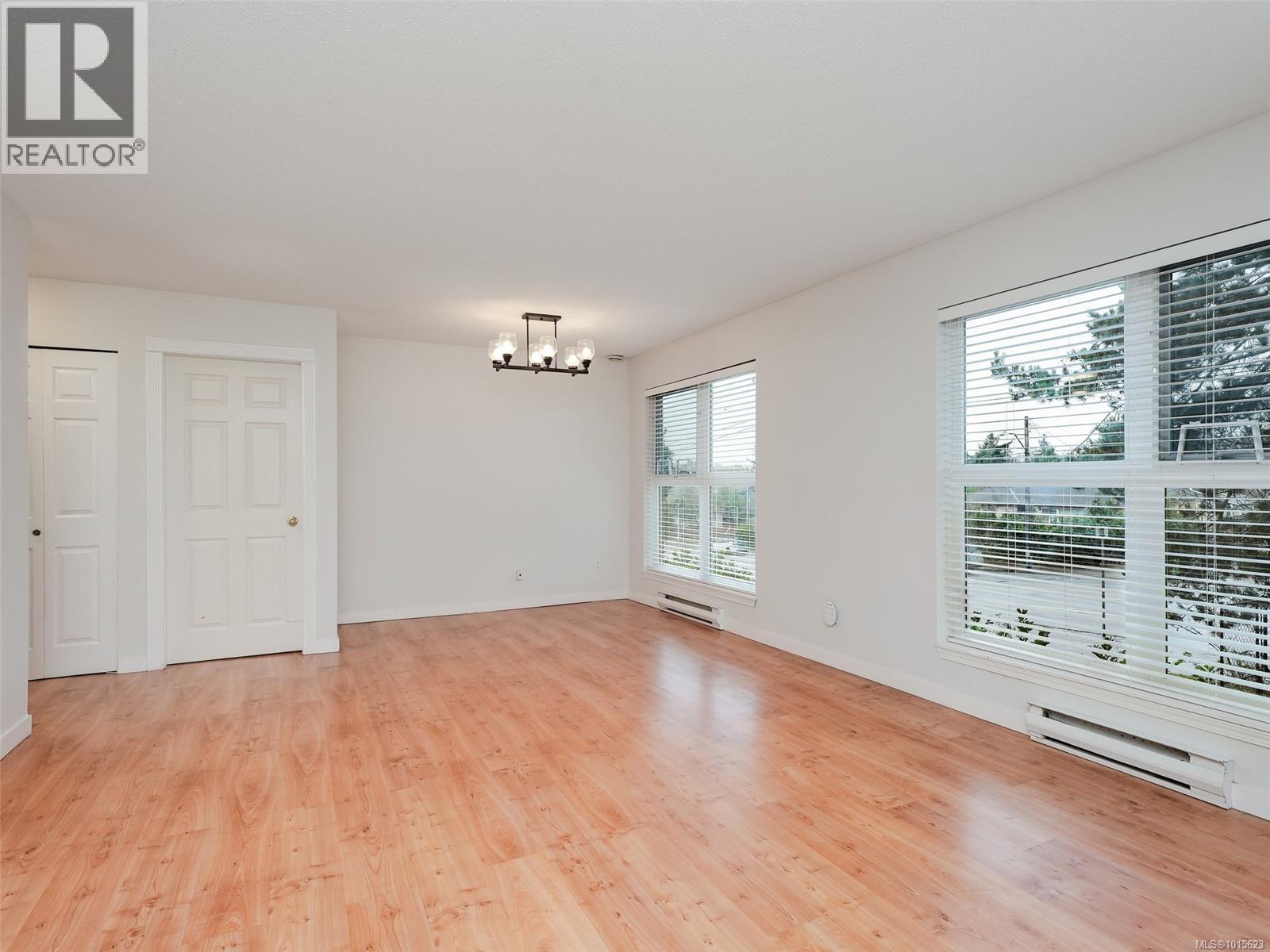 302 1201 Hillside Avenue, Victoria